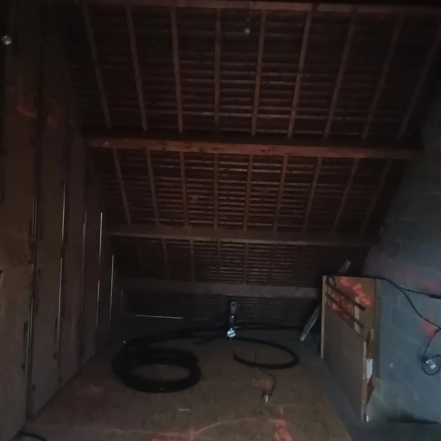 Aménagement de garage en habitation : création de trémie, d'une mezzanine et d'une salle de bain | © HD Menuiserie Agencement
